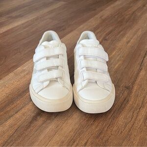VEJA Recife White Leather Sneakers-US 6/EU 37— Excellent condition-Big Kids/4